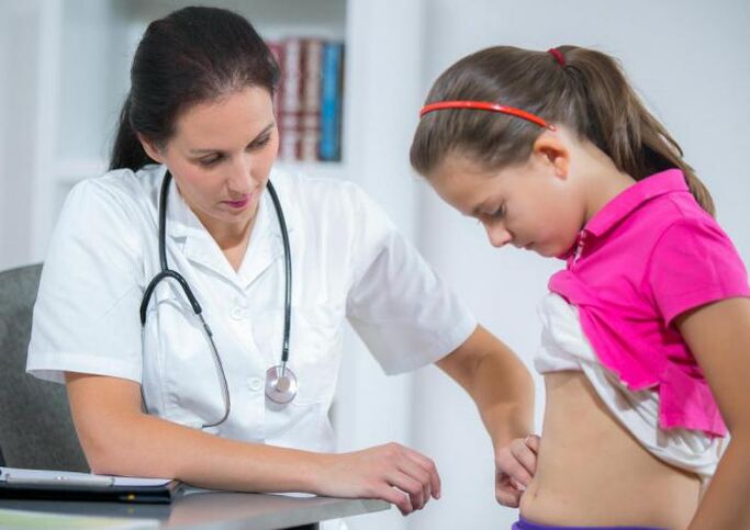 Dítě s podezřením na helminthickou invazi při jmenování lékaře